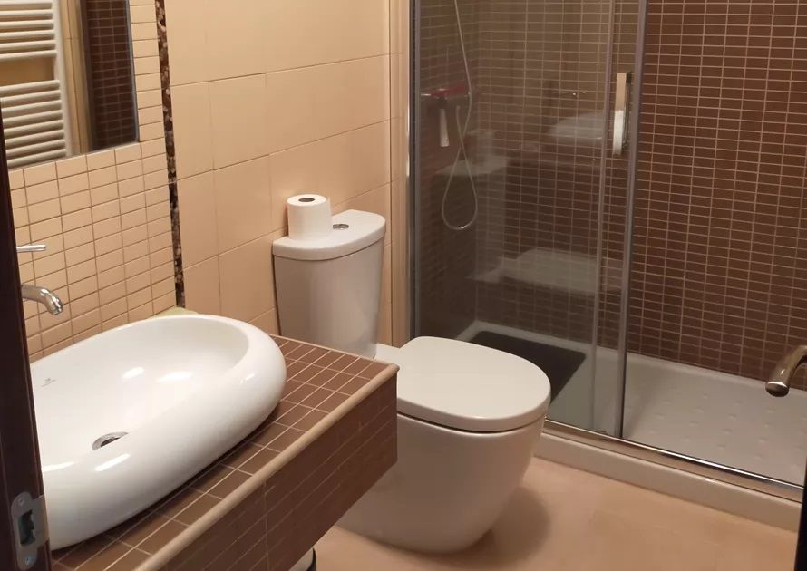 Baño integrado en la habitación dos en Villa Sanabria