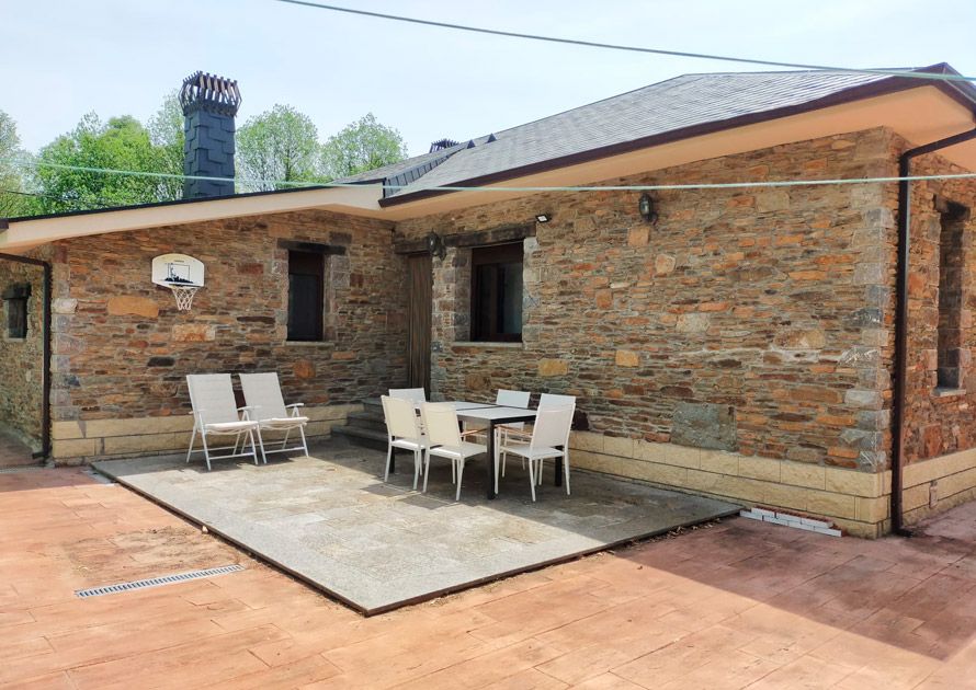 Zona de comedor exterior en Villa Sanabria