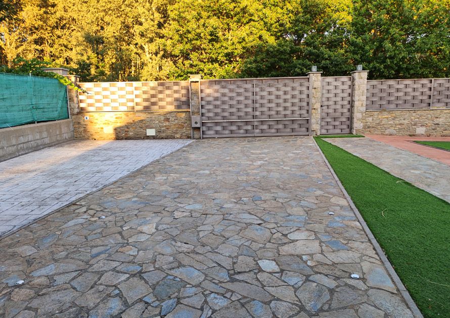 Entrada para automóviles a Villa Sanabria