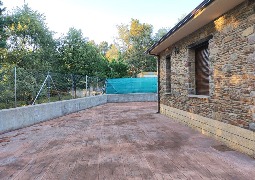 Zona trasera de la casa rural de alquiler completo Villa Sanabria